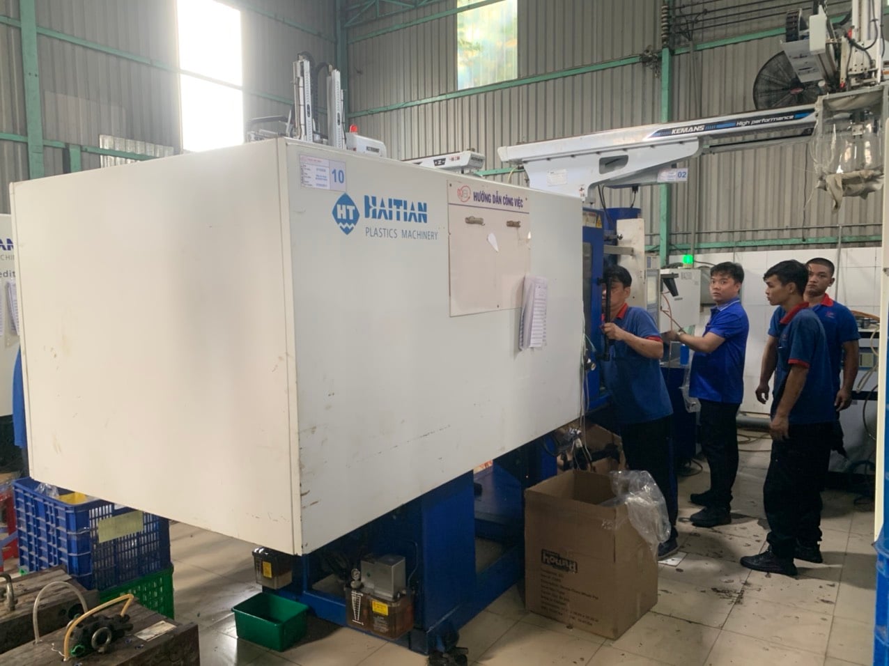 Injection molding machine 4